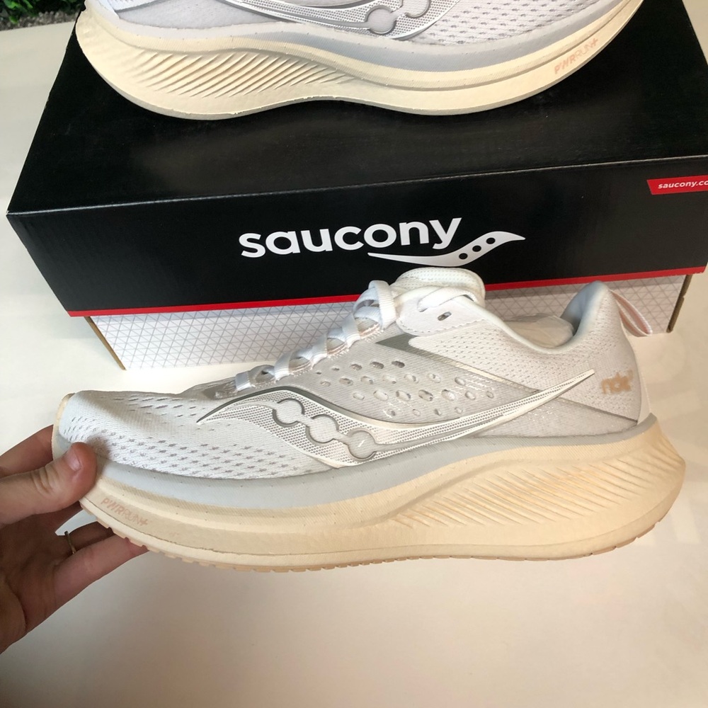 NIB Saucony Ride 17 White And Cream Women’s Tennis Shoes - Picture 2 of 5